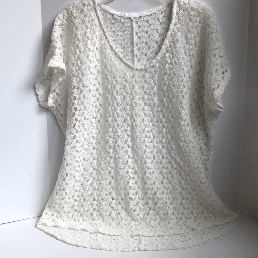 V-neck crochet/Lace sheer shortsleeved top size large